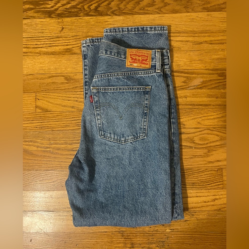 Levi's Classic Straight Women’s  Jeans in Denim Blue